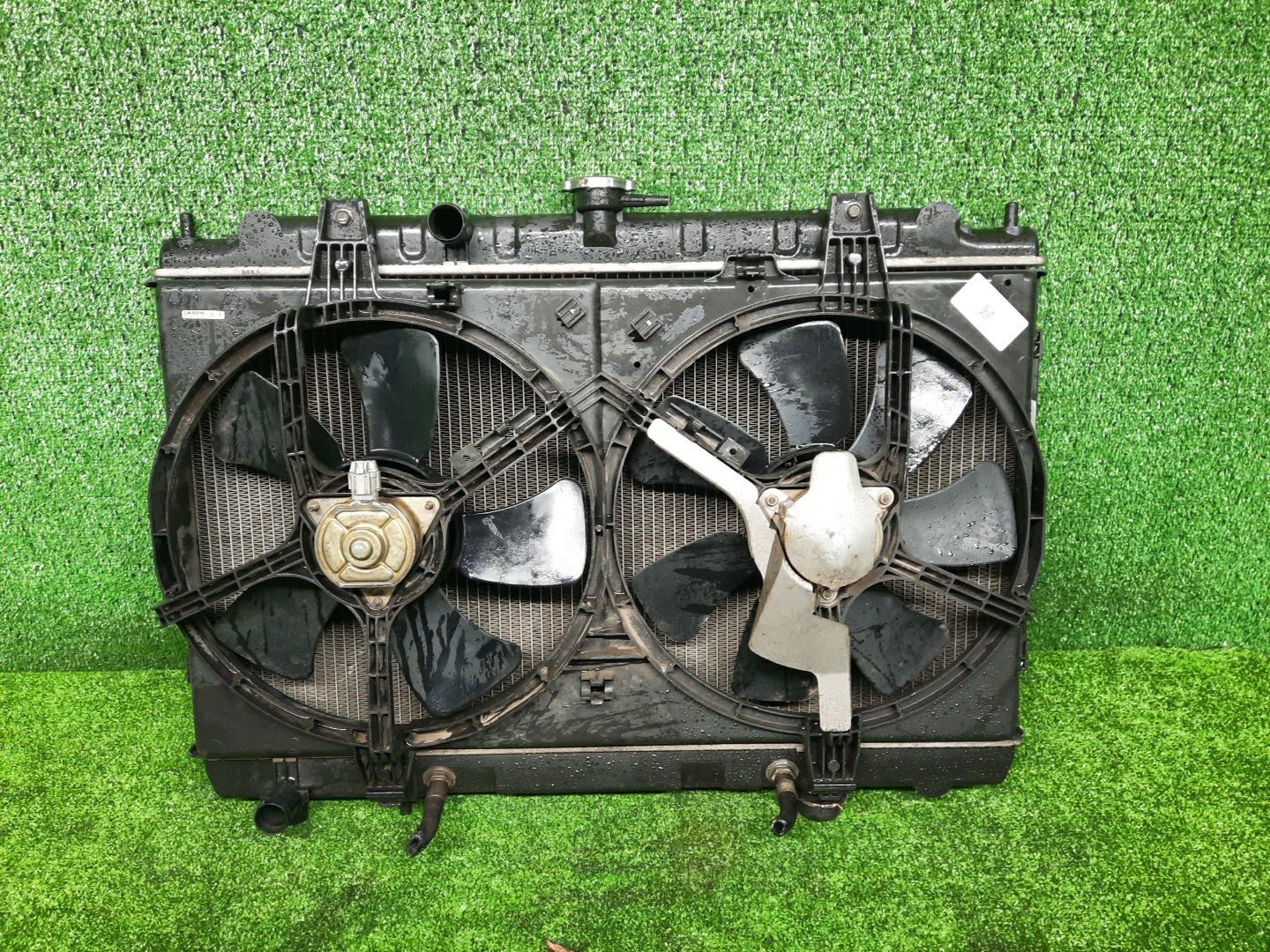 Радиатор основной NISSAN AVENIR, EXPERT, TINO W11, VW11, VNW11, V10 QG18DE 5950 1 ракурс Радиатор основной NISSAN AVENIR, EXPERT, TINO W11, VW11, VNW11, V10 QG18DE 5950 1 ракурс