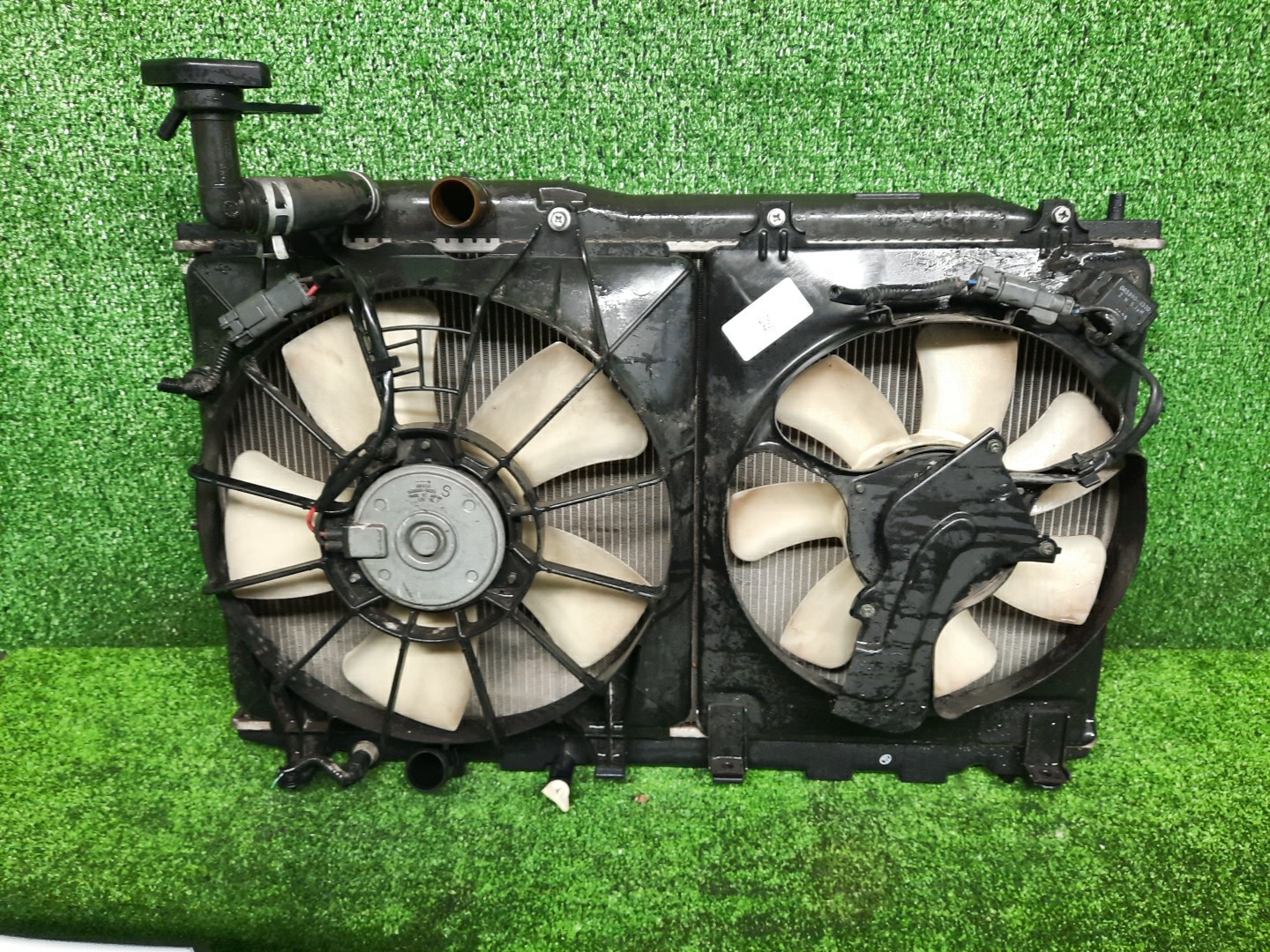 Радиатор основной HONDA CIVIC FD2, FD1, FD3 R18A 5972 1 ракурс Радиатор основной HONDA CIVIC FD2, FD1, FD3 R18A 5972 1 ракурс