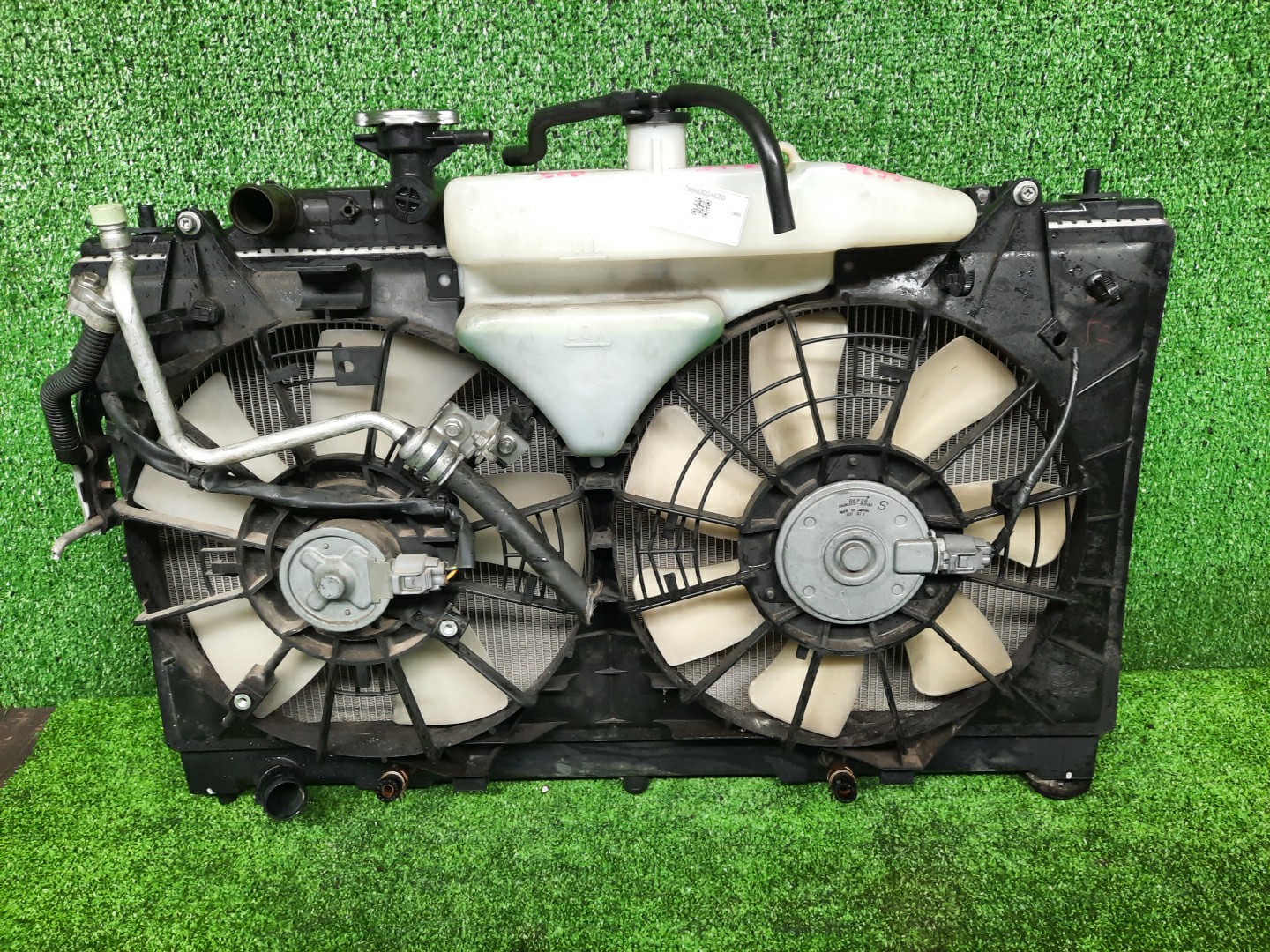 Радиатор основной MAZDA ATENZA, MAZDA 6 GG3S, GY3W, GG3P, GY, GG L3-VE 5982 1 ракурс Радиатор основной MAZDA ATENZA, MAZDA 6 GG3S, GY3W, GG3P, GY, GG L3-VE 5982 1 ракурс