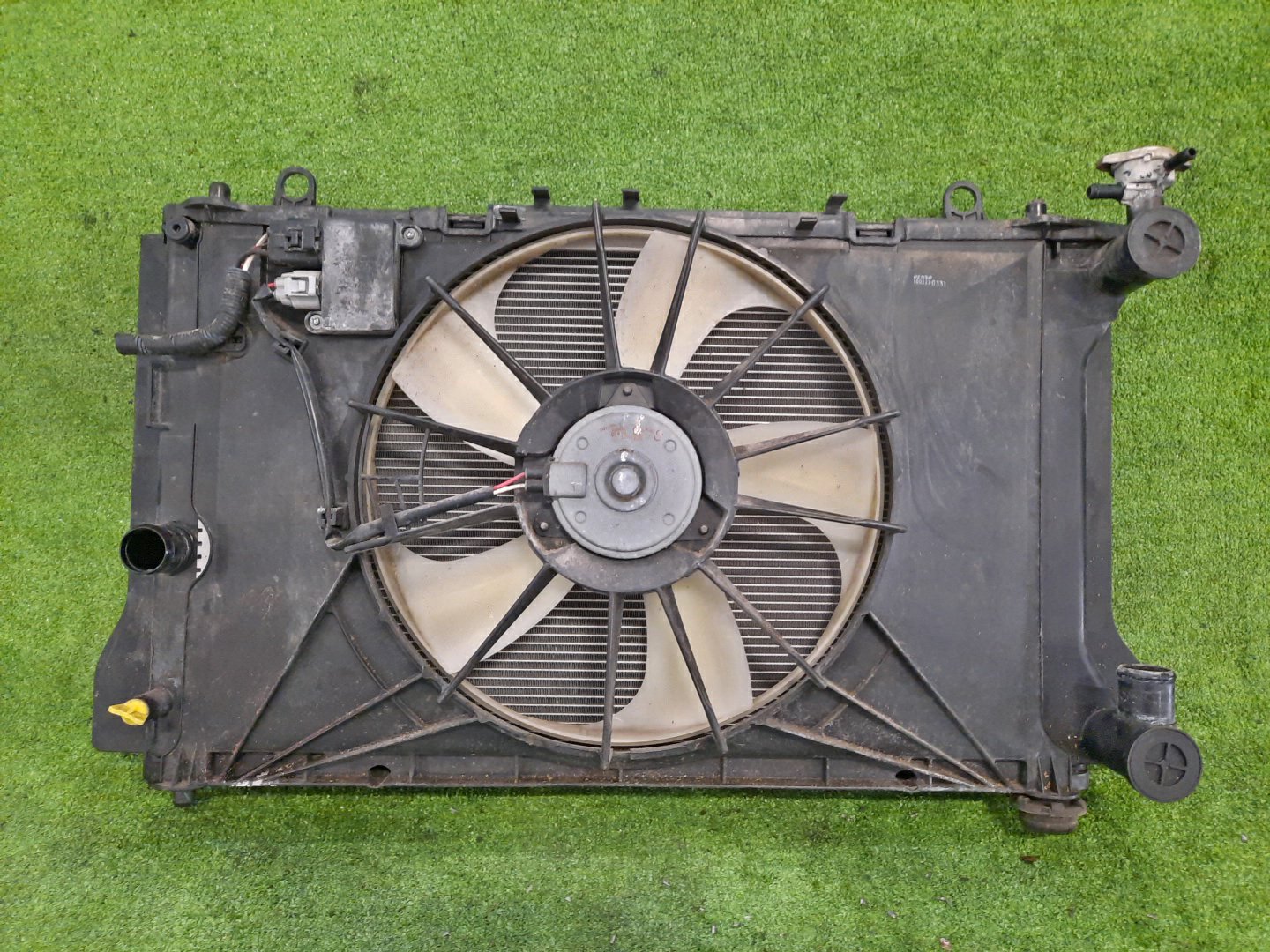 Радиатор основной TOYOTA AXIO, COROLLA FIELDER, COROLLA  AXIO, FIELDER NZE141, NZE144, ZRE142, ZRE144, ZRE144G, ZRE142G, NZE144G, NZE141G 1NZ-FE, 2ZR-FE, 2ZR-FAE 6057 2 ракурс