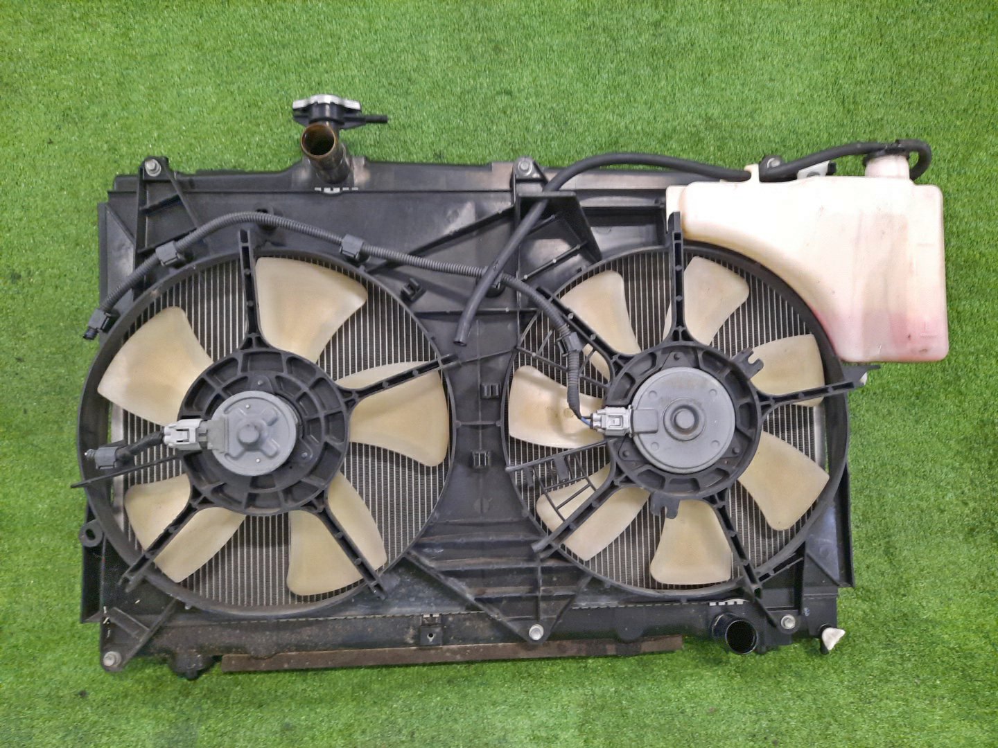 Радиатор основной TOYOTA IPSUM ACM21W, ACM26W 2AZ-FE 6103 2 ракурс