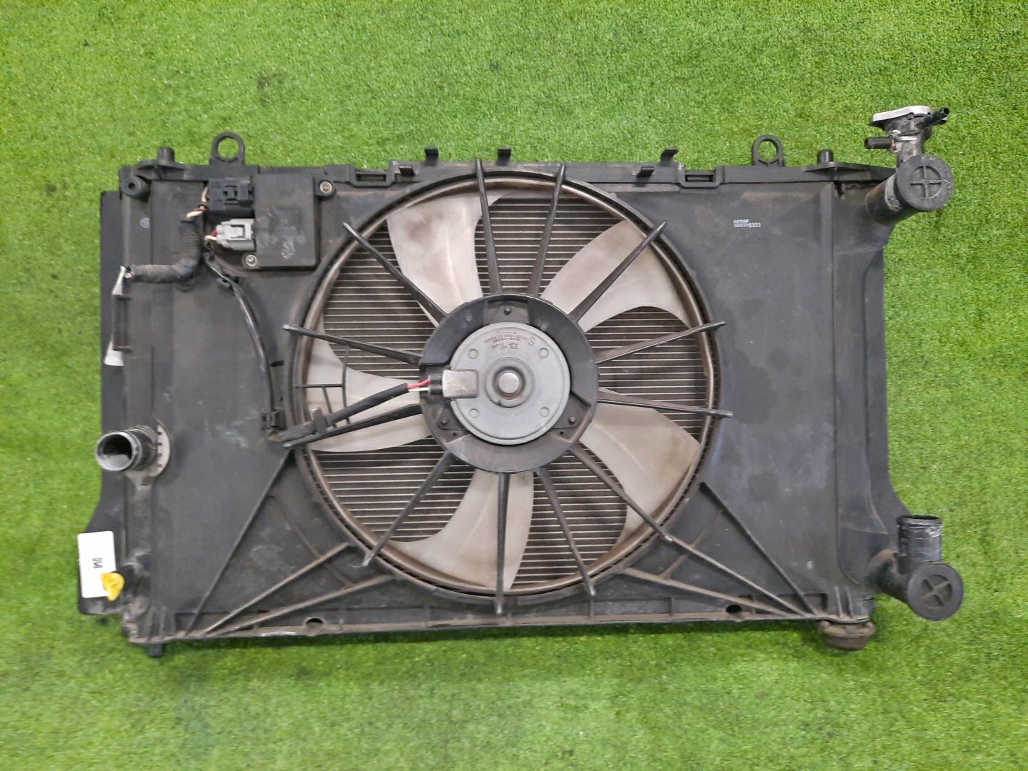 Радиатор основной TOYOTA AXIO, COROLLA FIELDER, COROLLA  AXIO, FIELDER NZE141, NZE144, ZRE142, ZRE144, ZRE144G, ZRE142G, NZE144G, NZE141G 1NZ-FE, 2ZR-FE, 2ZR-FAE 6104 2 ракурс