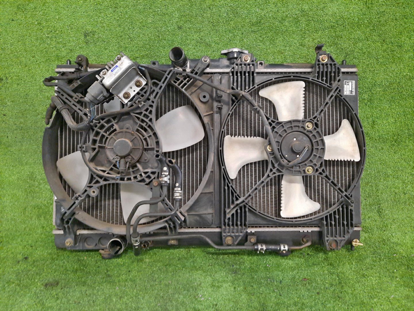Радиатор основной MITSUBISHI GALANT EA1A, EA7A, EC1A, EC7A, EC3A, EC5A, EA3A 4G64 6160 2 ракурс