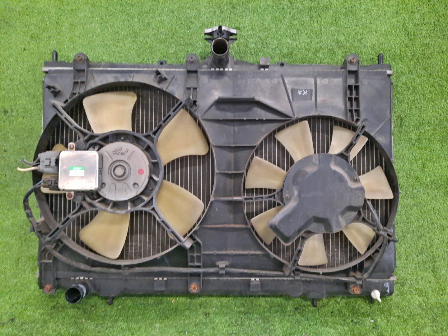 Радиатор основной MITSUBISHI GRANDIS NA4W 4G69 6162 2 ракурс