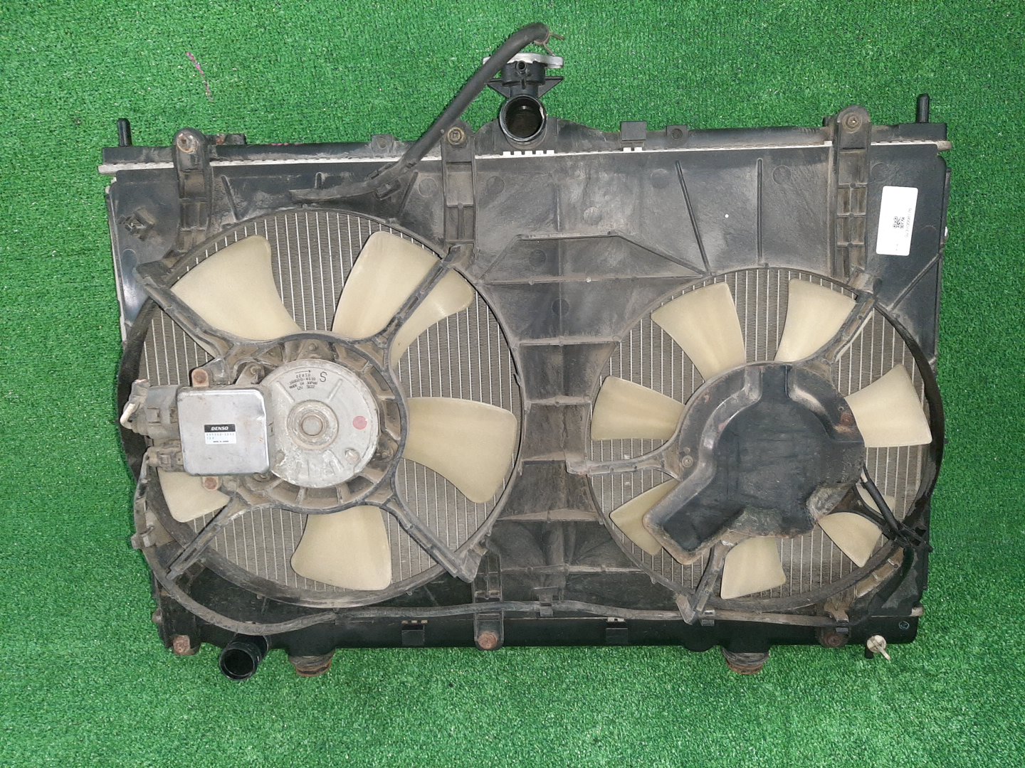 Радиатор основной MITSUBISHI GRANDIS NA4W 4G69 6176 1 ракурс