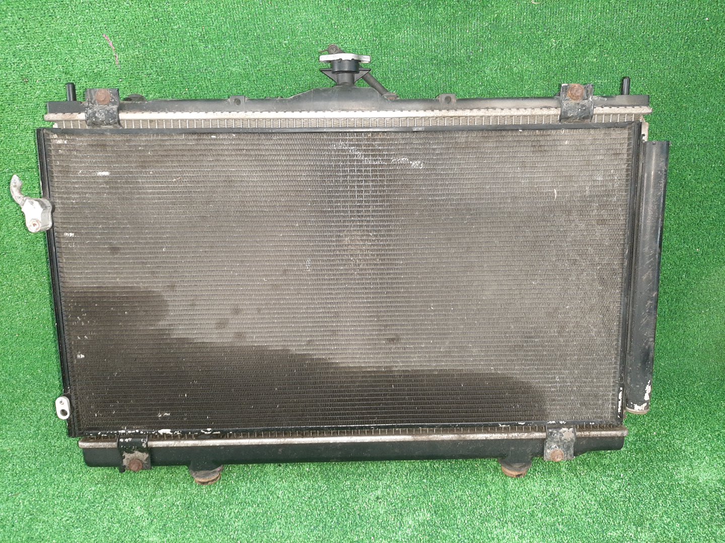 Радиатор основной MITSUBISHI GRANDIS NA4W 4G69 6176 2 ракурс