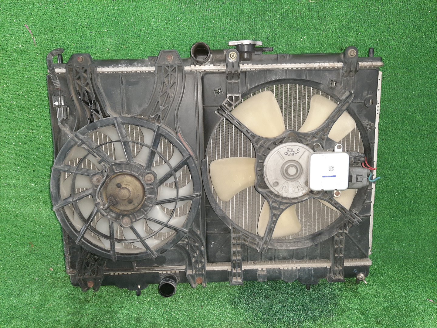 Радиатор основной MITSUBISHI PAJERO IO H76W, H66W, H67W, H77W 4G93 6230 1 ракурс