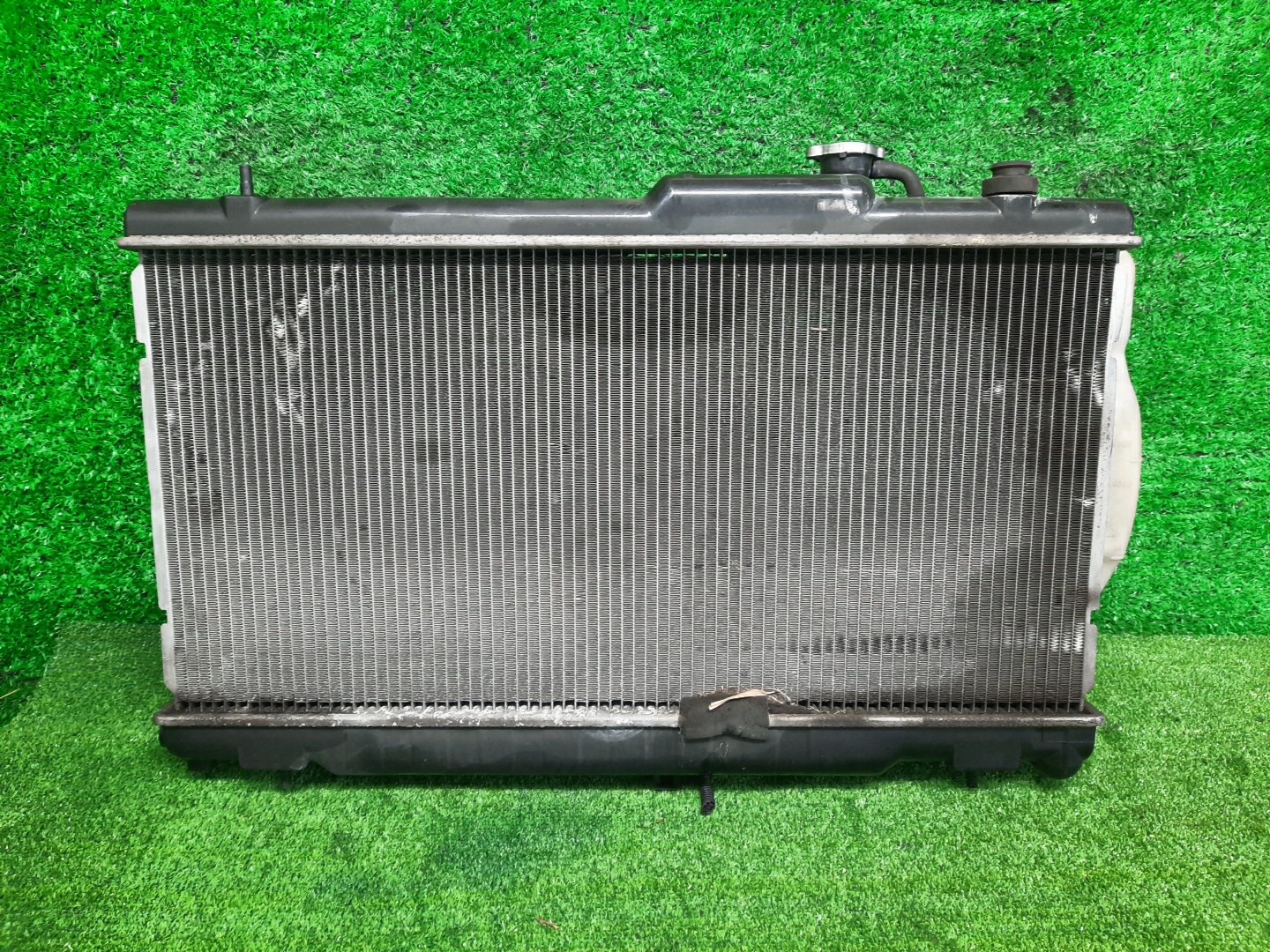 Радиатор основной SUBARU LEGACY BE5, BH5, BE9 EJ204 6249 2 ракурс