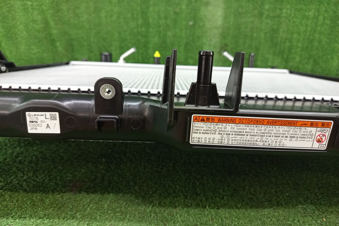 Радиатор основной LEXUS LX600 VJA310W V35A-FTS 16400-70760 3 ракурс