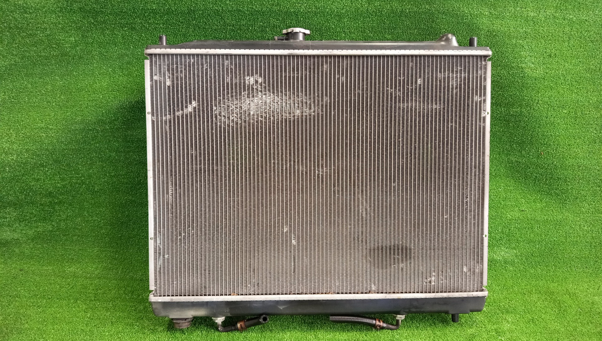 Радиатор основной MITSUBISHI PAJERO V87W, V83W, V93W, V97W, V98W 6G75 6323 2 ракурс Радиатор основной MITSUBISHI PAJERO V87W, V83W, V93W, V97W, V98W 6G75 6323 2 ракурс