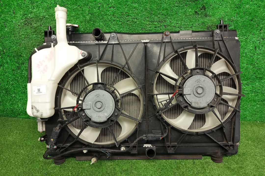 Радиатор основной HONDA FIT, SHUTTLE GP6, GP5, GP7, GP8 LEB 6393 1 ракурс