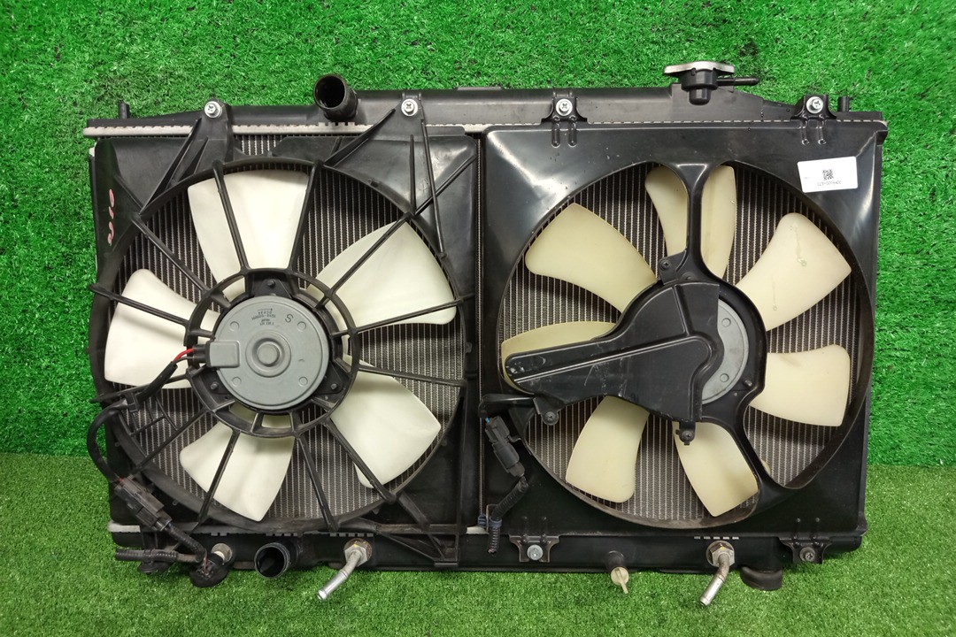 Радиатор основной HONDA INSPIRE CP3 J35A 6400 1 ракурс