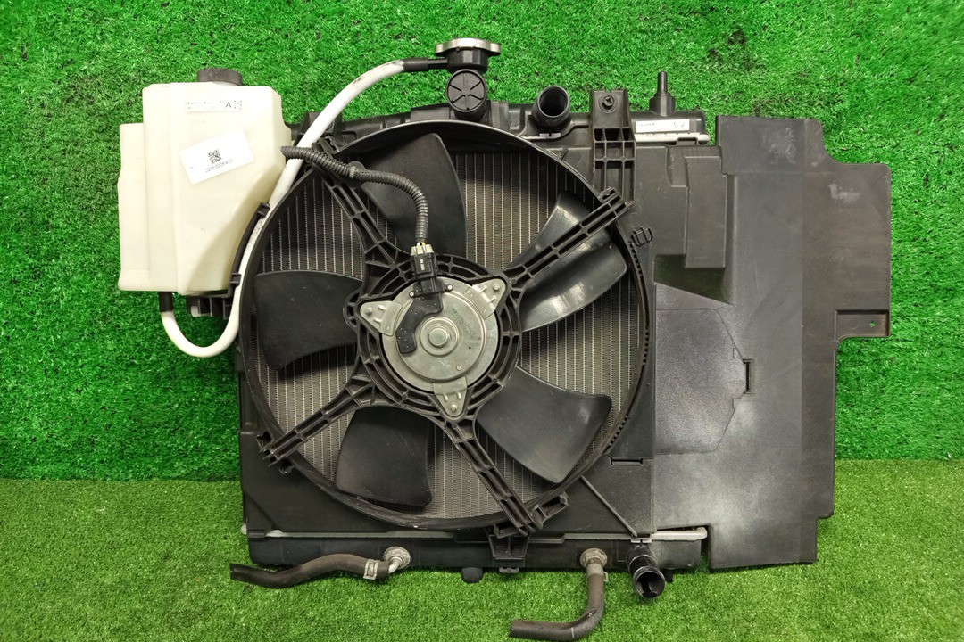 Радиатор основной NISSAN MARCH BNK12 CR14DE 6403 1 ракурс