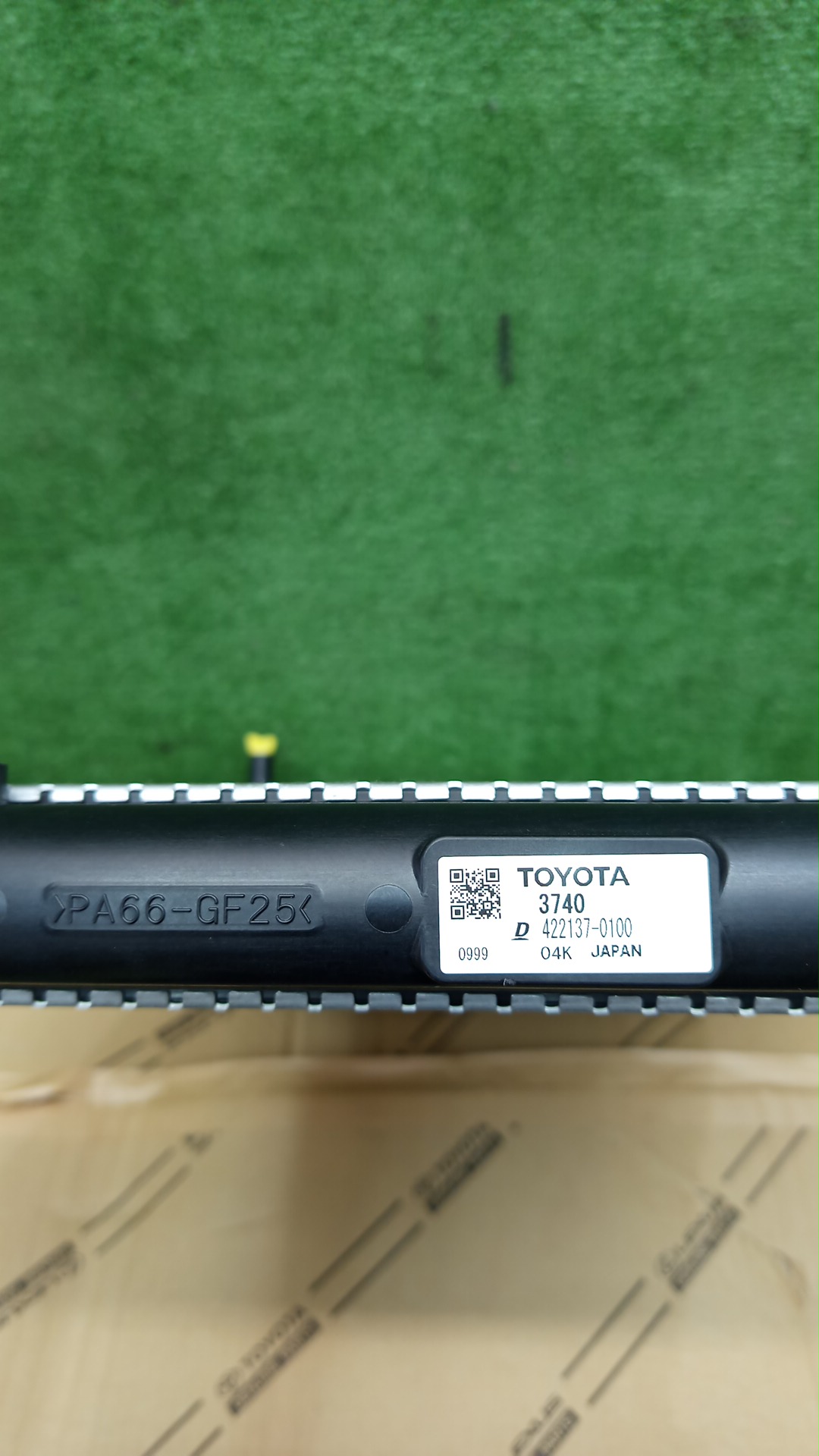 Радиатор основной TOYOTA COROLLA ZRE212W 2ZR-FAE 16400-37400 3 ракурс Радиатор основной TOYOTA COROLLA ZRE212W 2ZR-FAE 16400-37400 3 ракурс