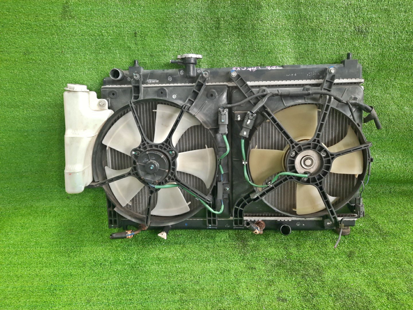 Радиатор основной HONDA FIT ARIA GD6, GD9, GD8, GD7 L15A 6477 1 ракурс