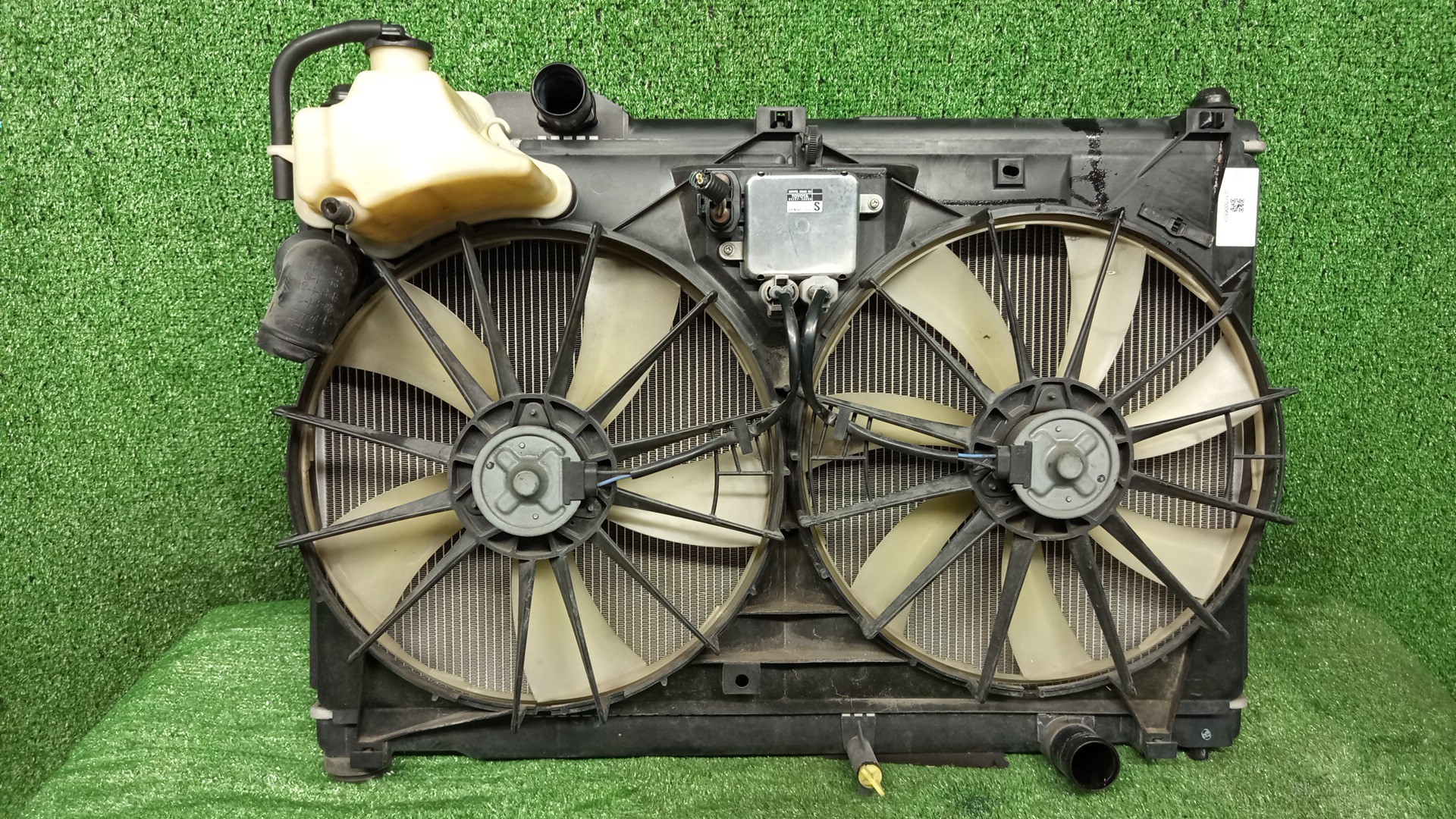 Радиатор основной TOYOTA CROWN GRS182, GRS180, GRS181, GRS183, GRS184 3GR-FSE 6503 1 ракурс