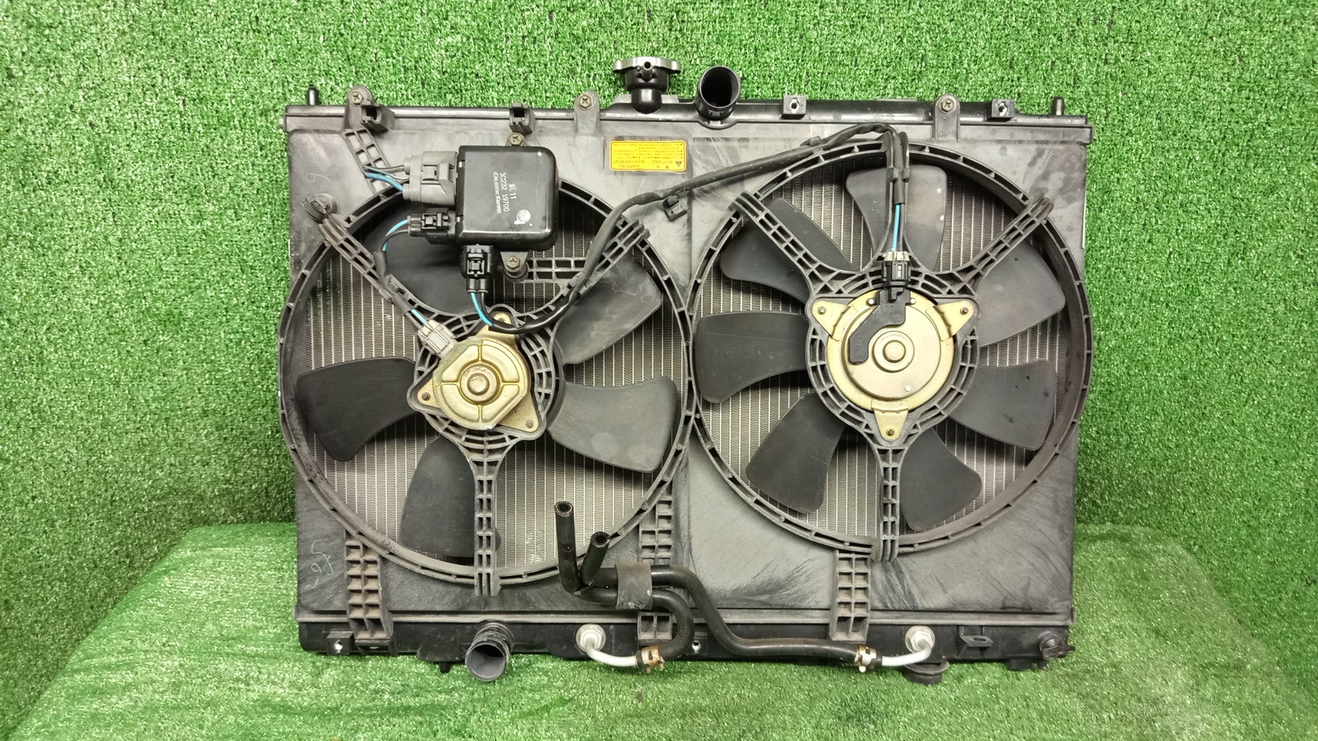 Радиатор основной MITSUBISHI AIRTREK CU2W, CU4W 4G63 6517 1 ракурс