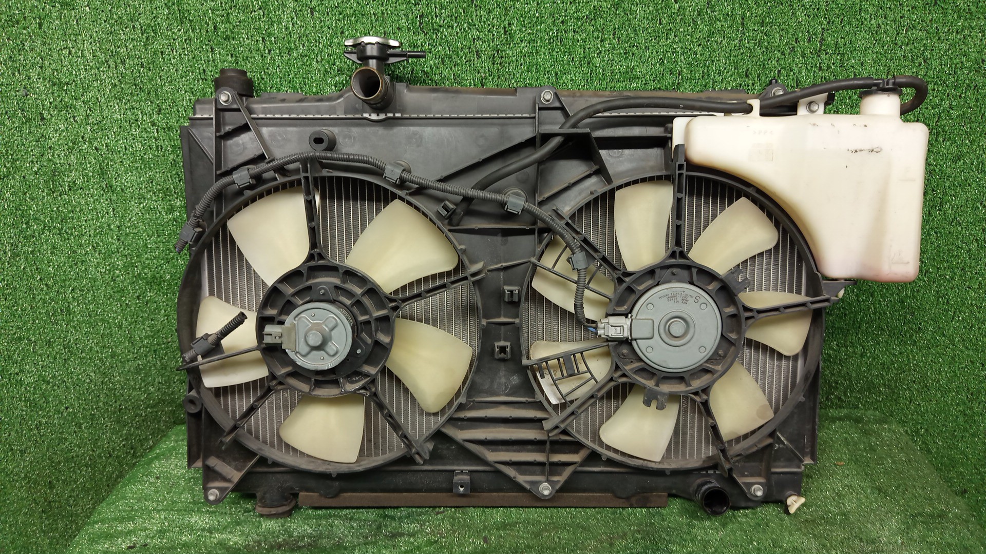Радиатор основной TOYOTA IPSUM ACM21W, ACM26W 2AZ-FE 6539 1 ракурс