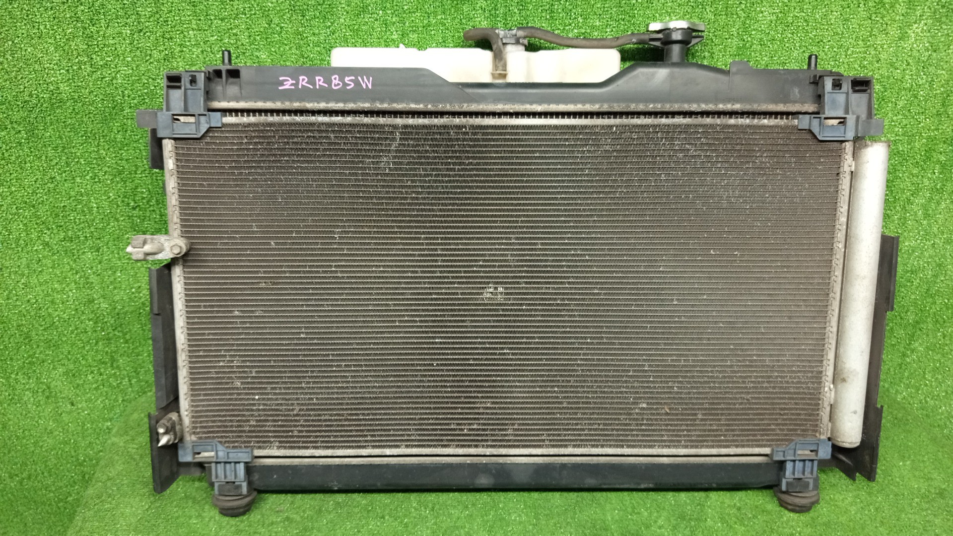Радиатор основной TOYOTA NOAH, VOXY, ESQUIRE ZRR85W, ZRR80W, ZRR80G, ZRR85G 3ZR-FAE 6562 2 ракурс
