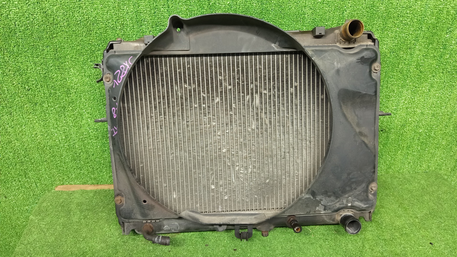 Радиатор основной MAZDA BONGO SK82V F8 6593 1 ракурс