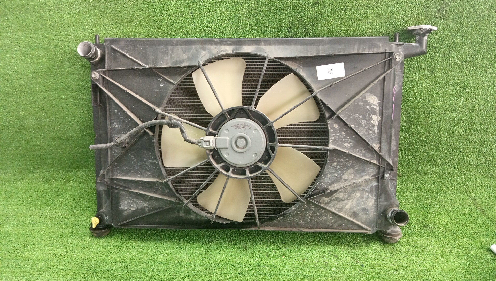 Радиатор основной TOYOTA ISIS ZNM10, ZNM10W, ANM10, ANM10W, ANM15, ANM15W, ZGM10, ZGM10W, ZGM11, ZGM11W, ZGM15, ZGM15W, ANM10G, ZGM10G, ANM15G, ZNM10G, ZGM11G, ZGM15G 1ZZ-FE 6628 1 ракурс