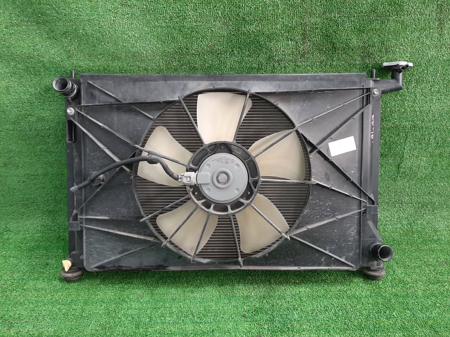 Радиатор основной TOYOTA ISIS ZNM10, ZNM10W, ANM10, ANM10W, ANM15, ANM15W, ZGM10, ZGM10W, ZGM11, ZGM11W, ZGM15, ZGM15W, ANM10G, ZGM10G, ANM15G, ZNM10G, ZGM11G, ZGM15G 1ZZ-FE 6646 1 ракурс