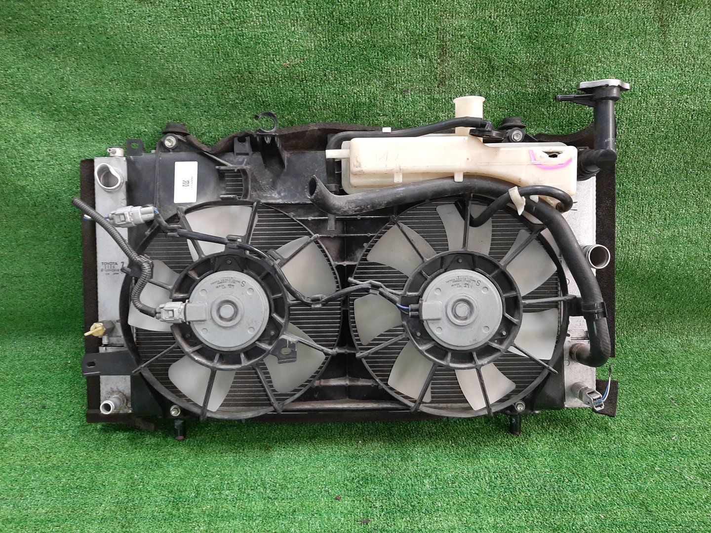 Радиатор основной TOYOTA PRIUS NHW20 1NZ-FXE 6667 1 ракурс