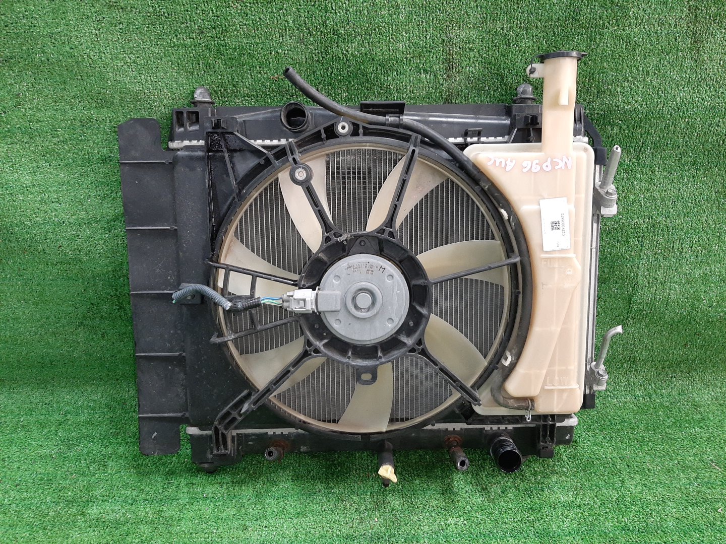 Радиатор основной TOYOTA BELTA NCP96 2NZ-FE 6670 1 ракурс