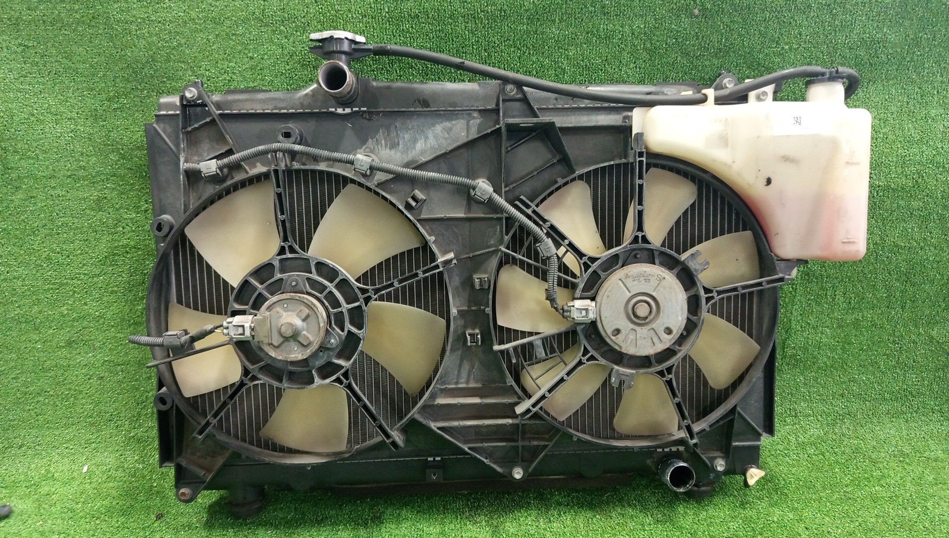 Радиатор основной TOYOTA IPSUM ACM21W, ACM26W 2AZ-FE 6698 1 ракурс