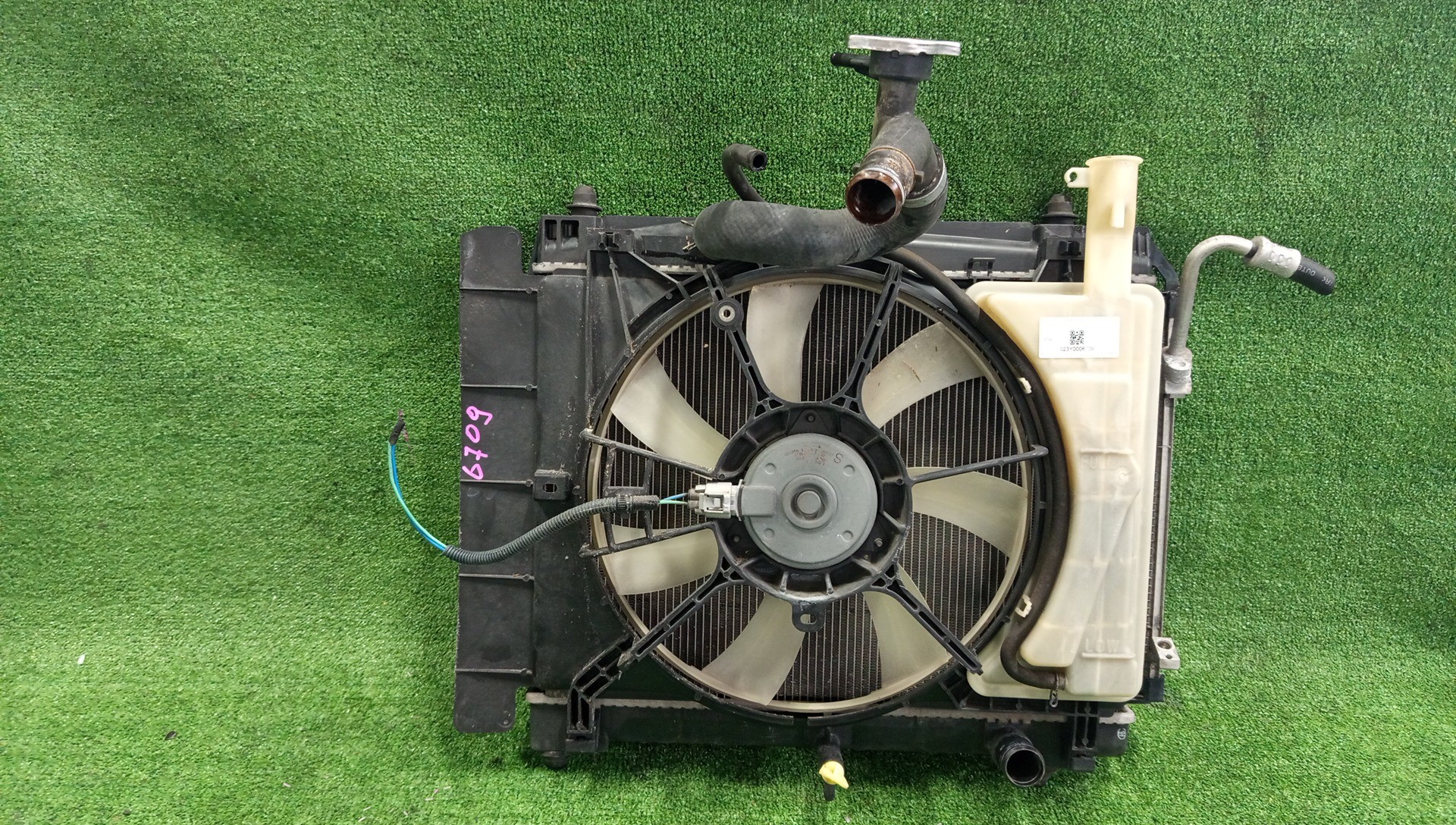 Радиатор основной TOYOTA RACTIS NCP100 1NZ-FE 6709 1 ракурс