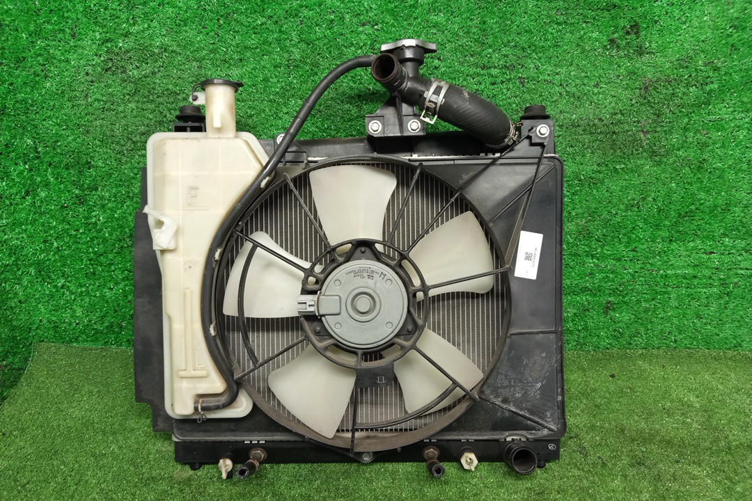 Радиатор основной TOYOTA FUNCARGO, IST, PLATZ, RAUM, VITZ, WILL VI, PROBOX, BB, PORTE, SUCCEED, WILL CYPHA NCP20, NCP21, NCP25, NCP60, NCP65, NCP61, NCP12, NCP16, NCZ20, NCZ25, NCP13, NCP19, NCP51V, NCP58G, NCP55V, NCP50V, NCP59G, NCP30, NCP31, NCP35