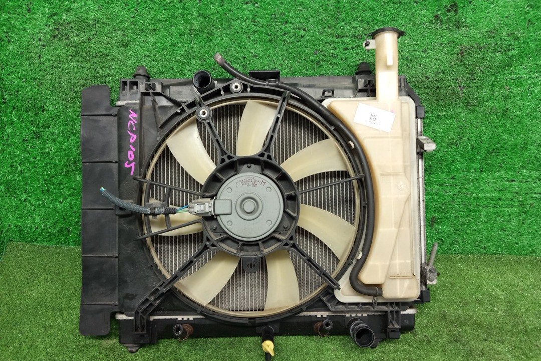 Радиатор основной TOYOTA RACTIS NCP105 1NZ-FE 6747 2 ракурс