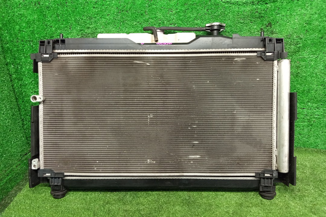 Радиатор основной TOYOTA NOAH, VOXY, ESQUIRE ZRR85W, ZRR80W, ZRR80G, ZRR85G 3ZR-FAE 6764 2 ракурс