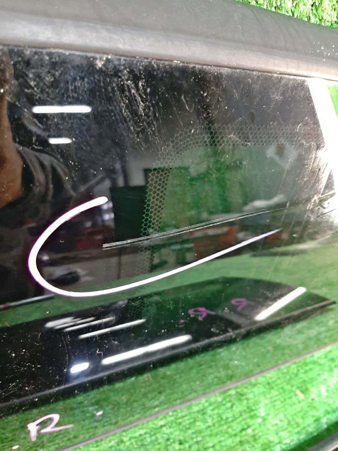 Стекло двери правое заднее TOYOTA HIACE KDH205 2 ракурс