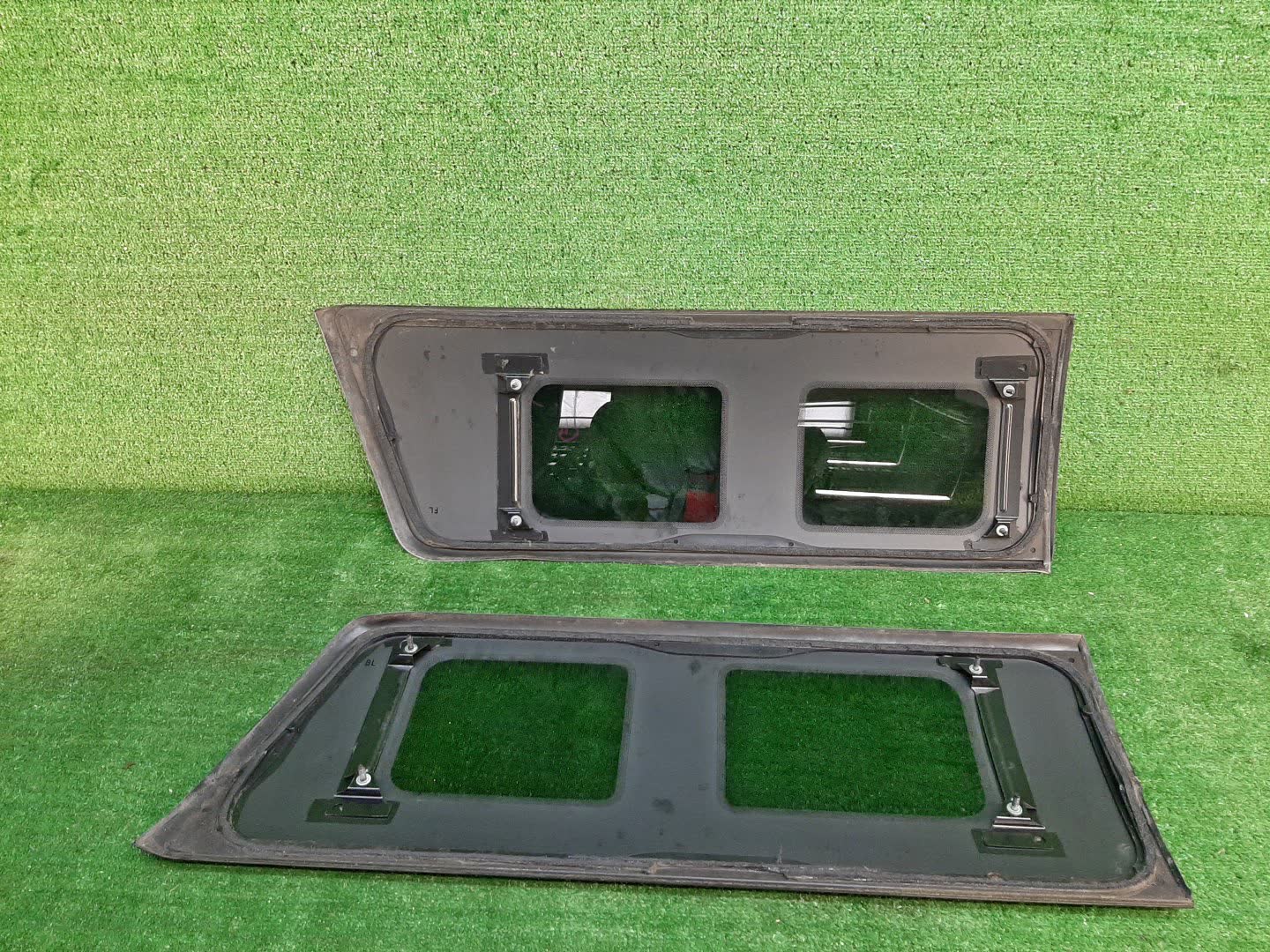 Стекло двери левое заднее TOYOTA HIACE KDH205 2 ракурс