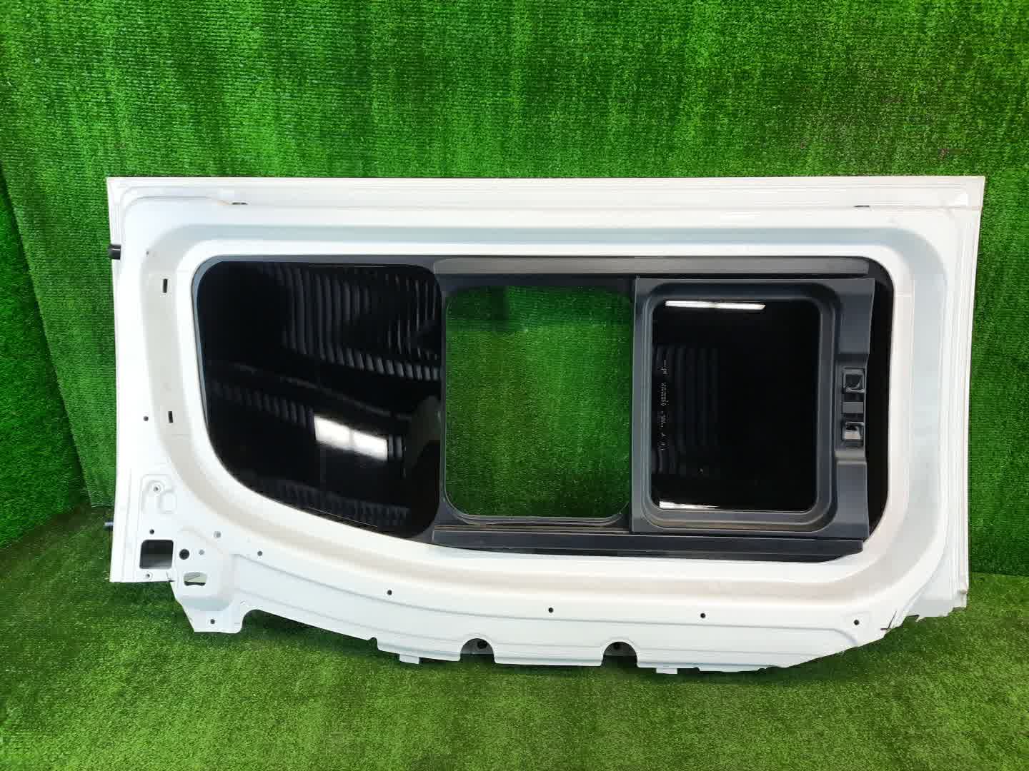 Стекло двери правое заднее NISSAN CARAVAN E26 2 ракурс