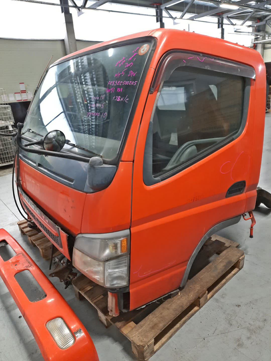 Кабина MITSUBISHI CANTER FE83E 4M51 395 5 ракурс
