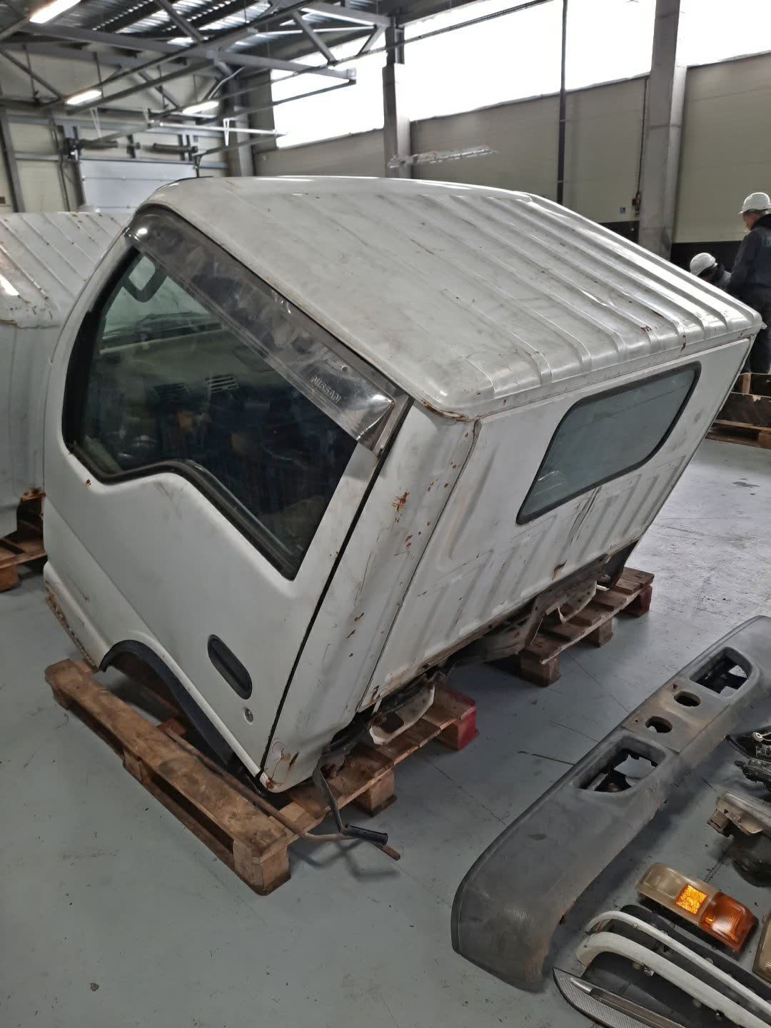 Кабина NISSAN ATLAS AKR66E 4HF1 411 3 ракурс