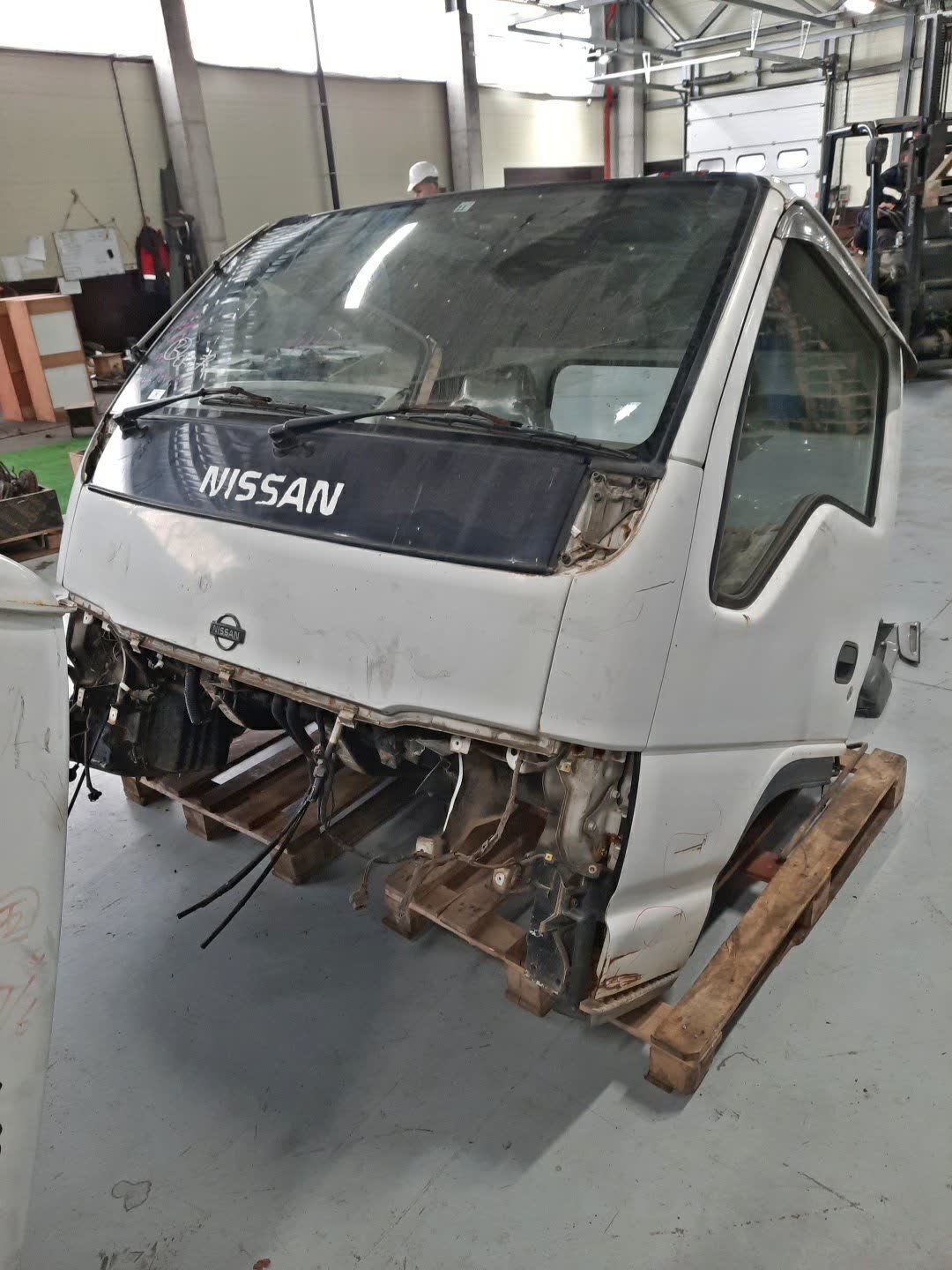 Кабина NISSAN ATLAS AKR66E 4HF1 411 4 ракурс