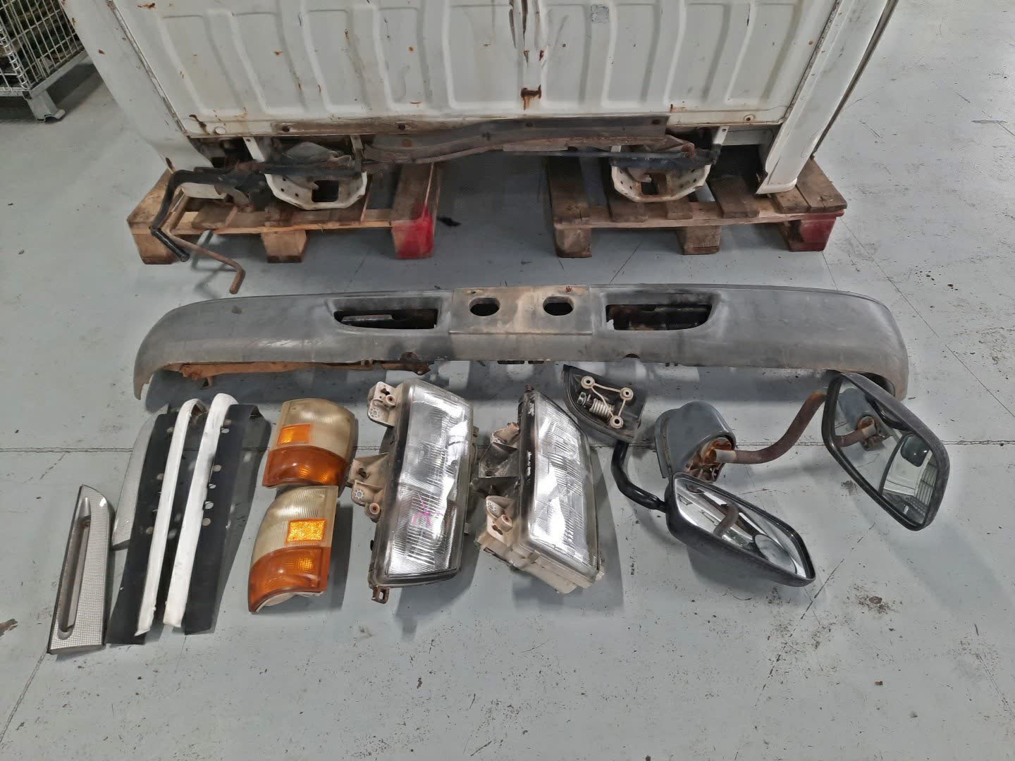 Кабина NISSAN ATLAS AKR66E 4HF1 411 5 ракурс