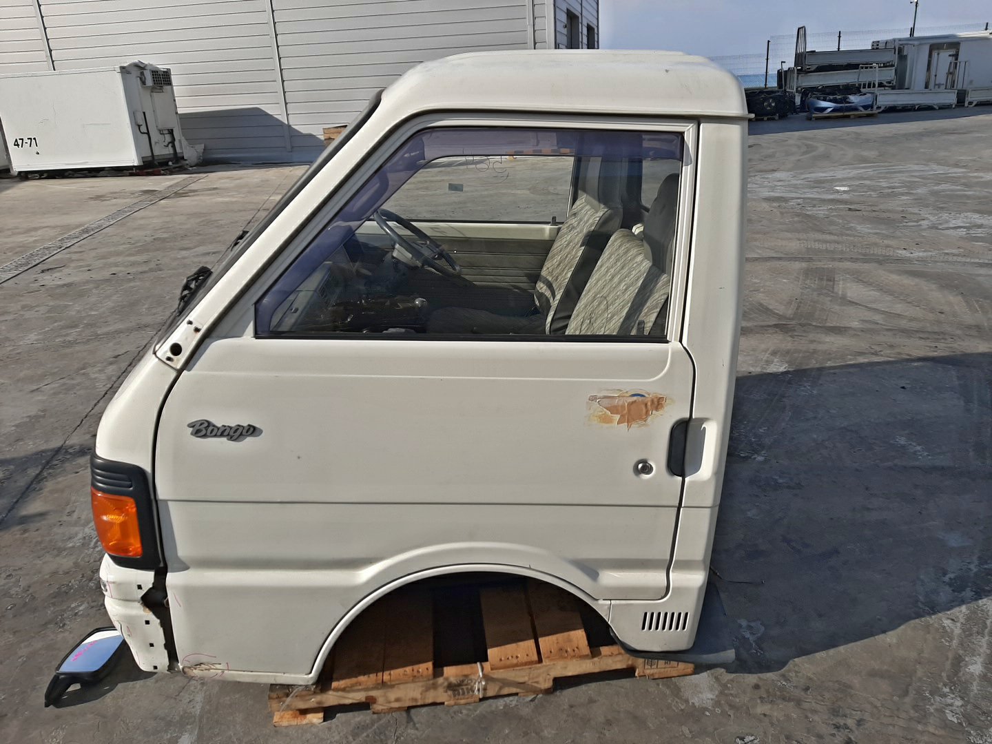 Кабина MAZDA BONGO SE88T F8 564 4 ракурс