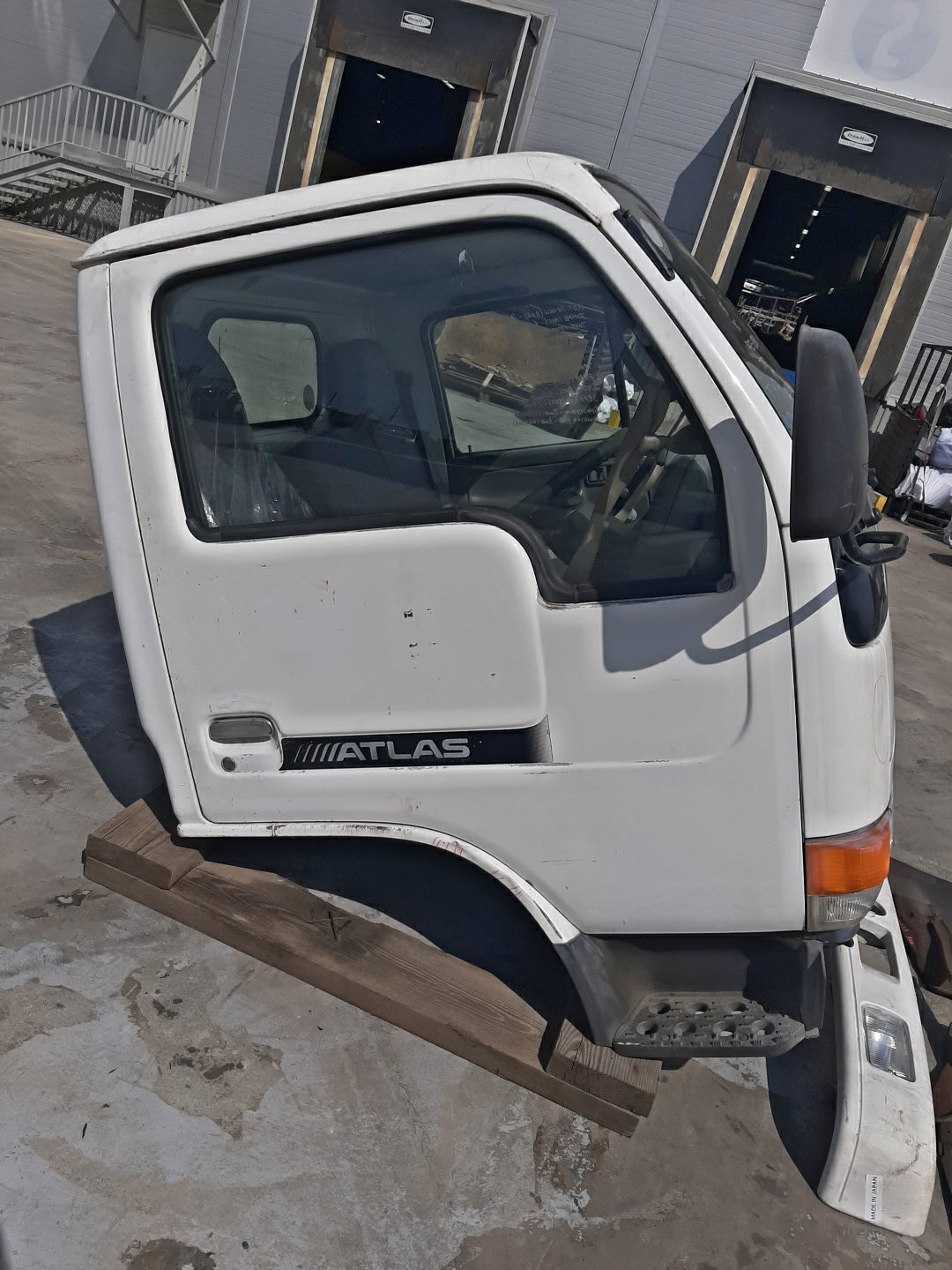Кабина NISSAN ATLAS P4F23 TD27 602 2 ракурс