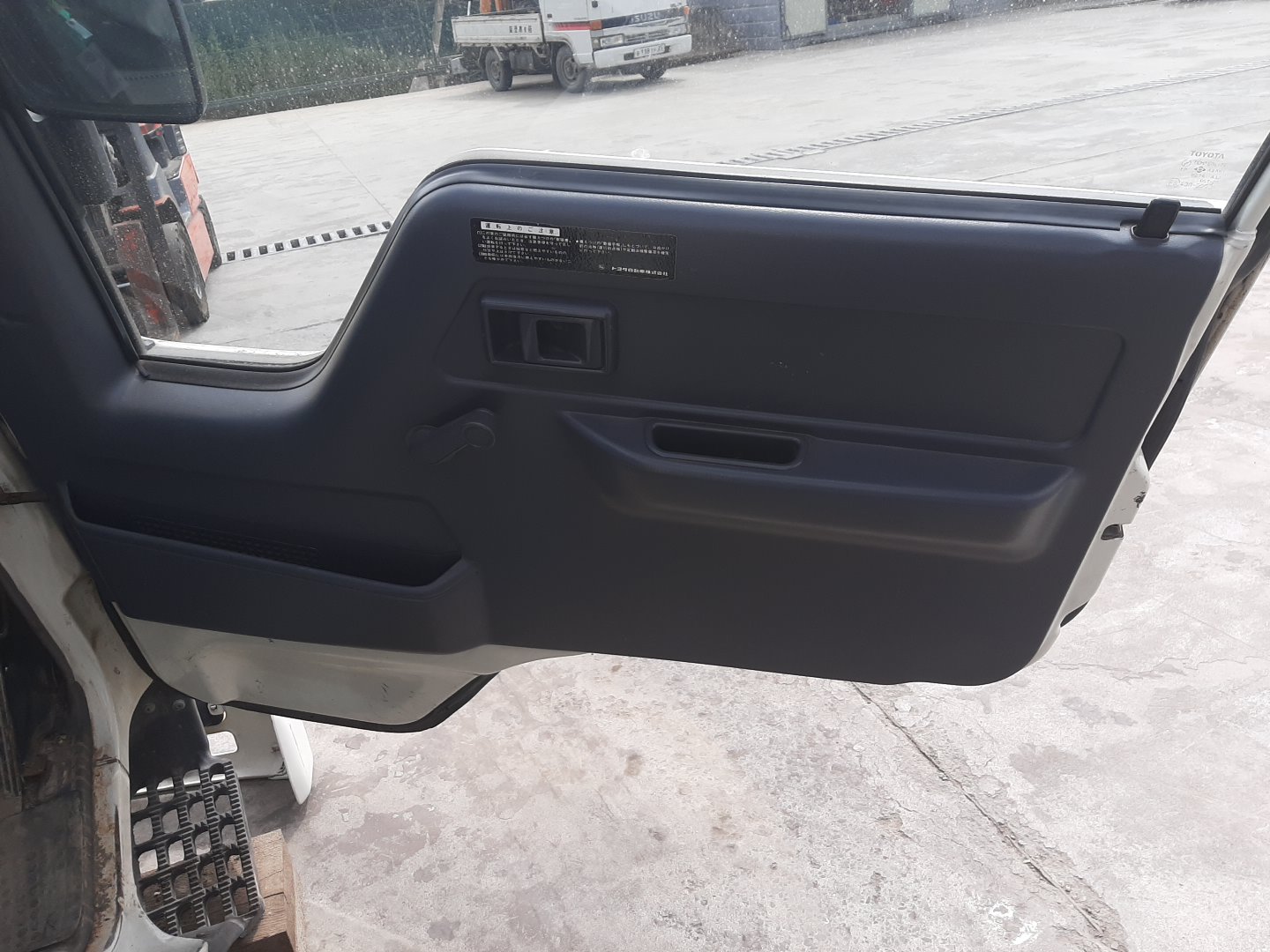 Кабина TOYOTA HIACE LH95 607 5 ракурс