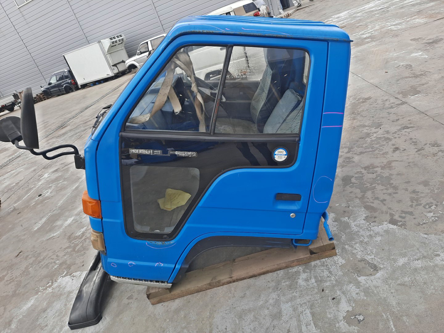 Кабина ISUZU ELF NKR58 608 4 ракурс