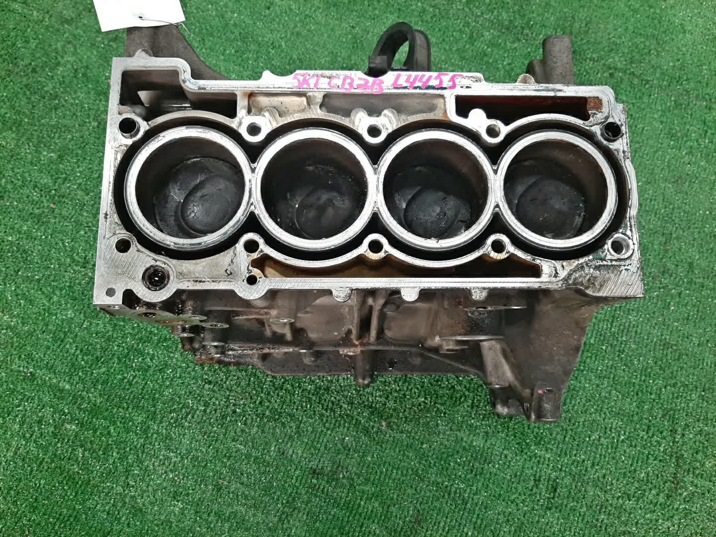 Блок двигателя VOLKSWAGEN GOLF 5K1 CBZB 027418 1 ракурс