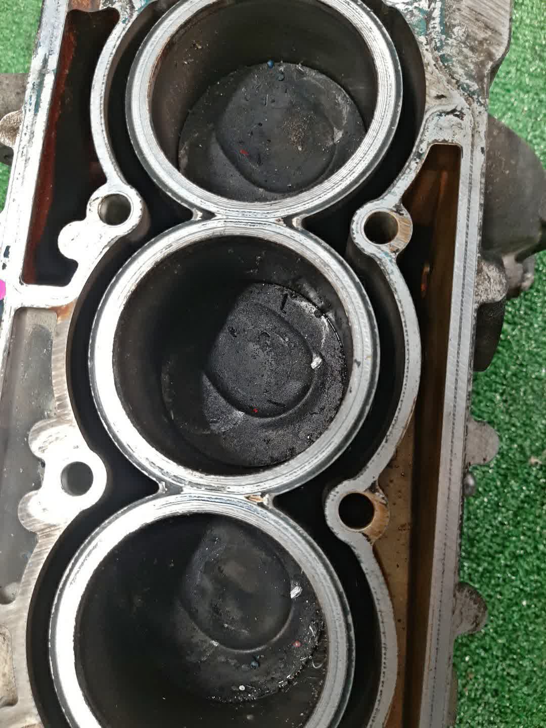 Блок двигателя VOLKSWAGEN GOLF 5K1 CBZB 027418 3 ракурс