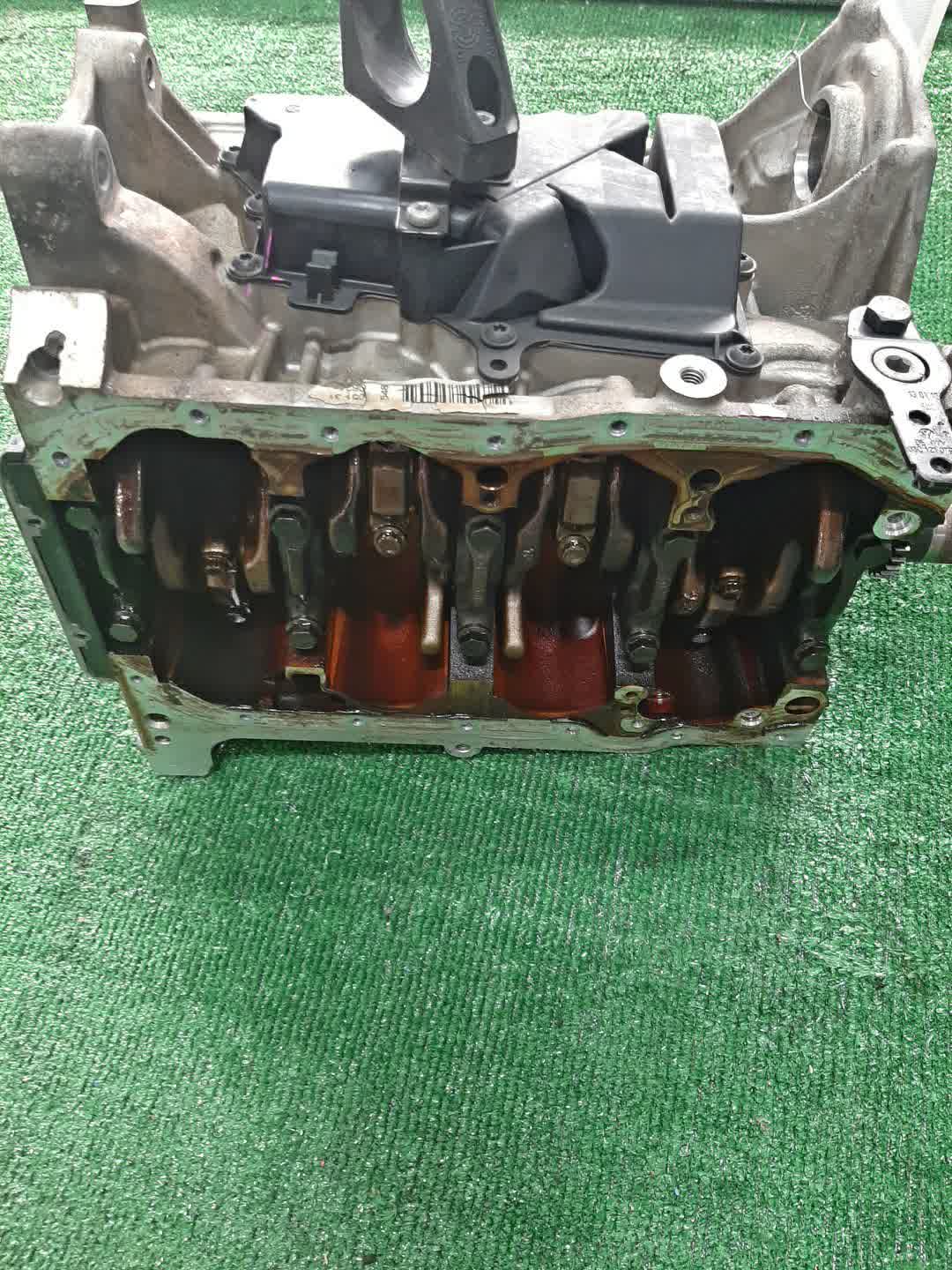 Блок двигателя VOLKSWAGEN GOLF 5K1 CBZB 027418 4 ракурс