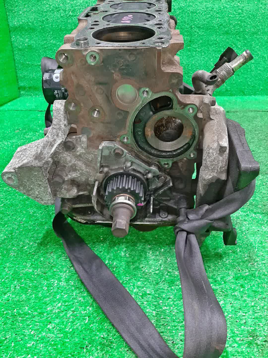 Блок двигателя MAZDA BONGO SK82V F8 325237 1 ракурс