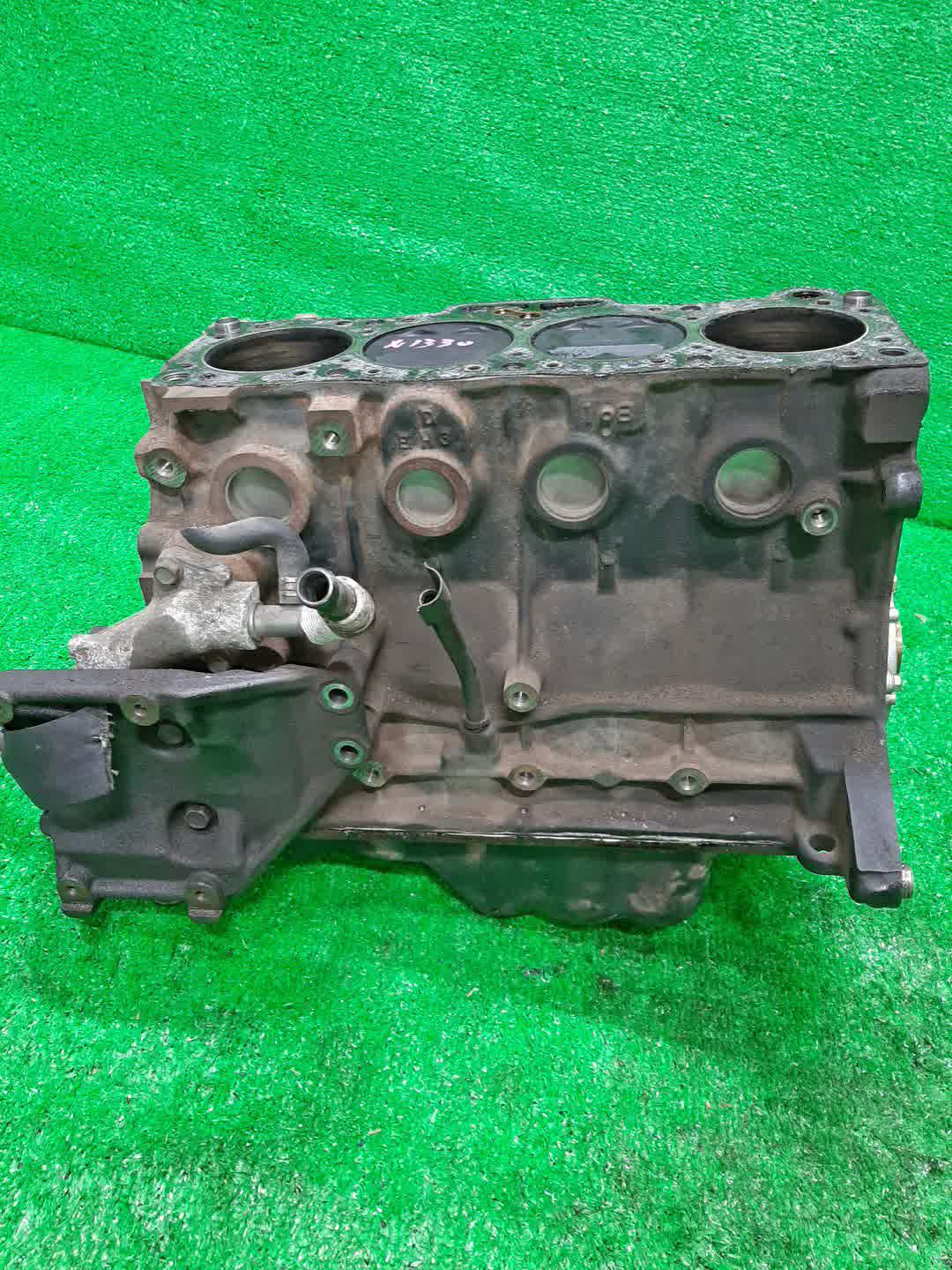 Блок двигателя MAZDA BONGO SK82V F8 325237 3 ракурс
