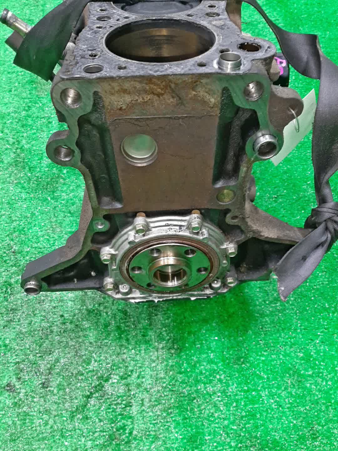 Блок двигателя MAZDA BONGO SK82V F8 325237 5 ракурс